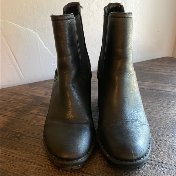 Vince Black Chelsea Water Repellent Ankle Boots with Chunky Heel